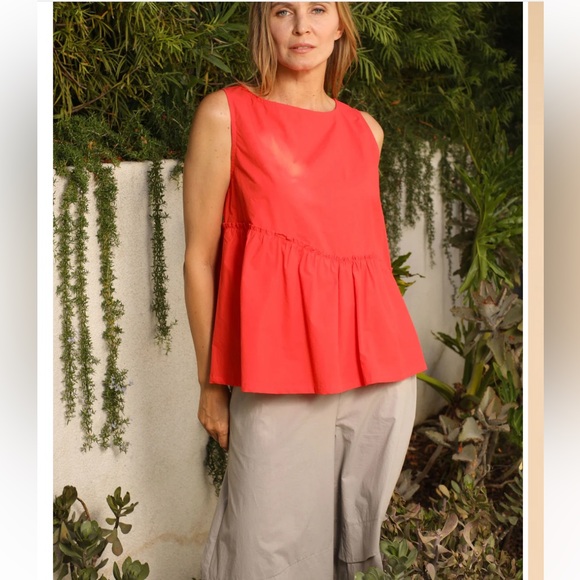 BEAU JOURS Alisson Tank - 9K1161 - in Poppy NWT
Regular price $136.00 - Picture 4 of 10